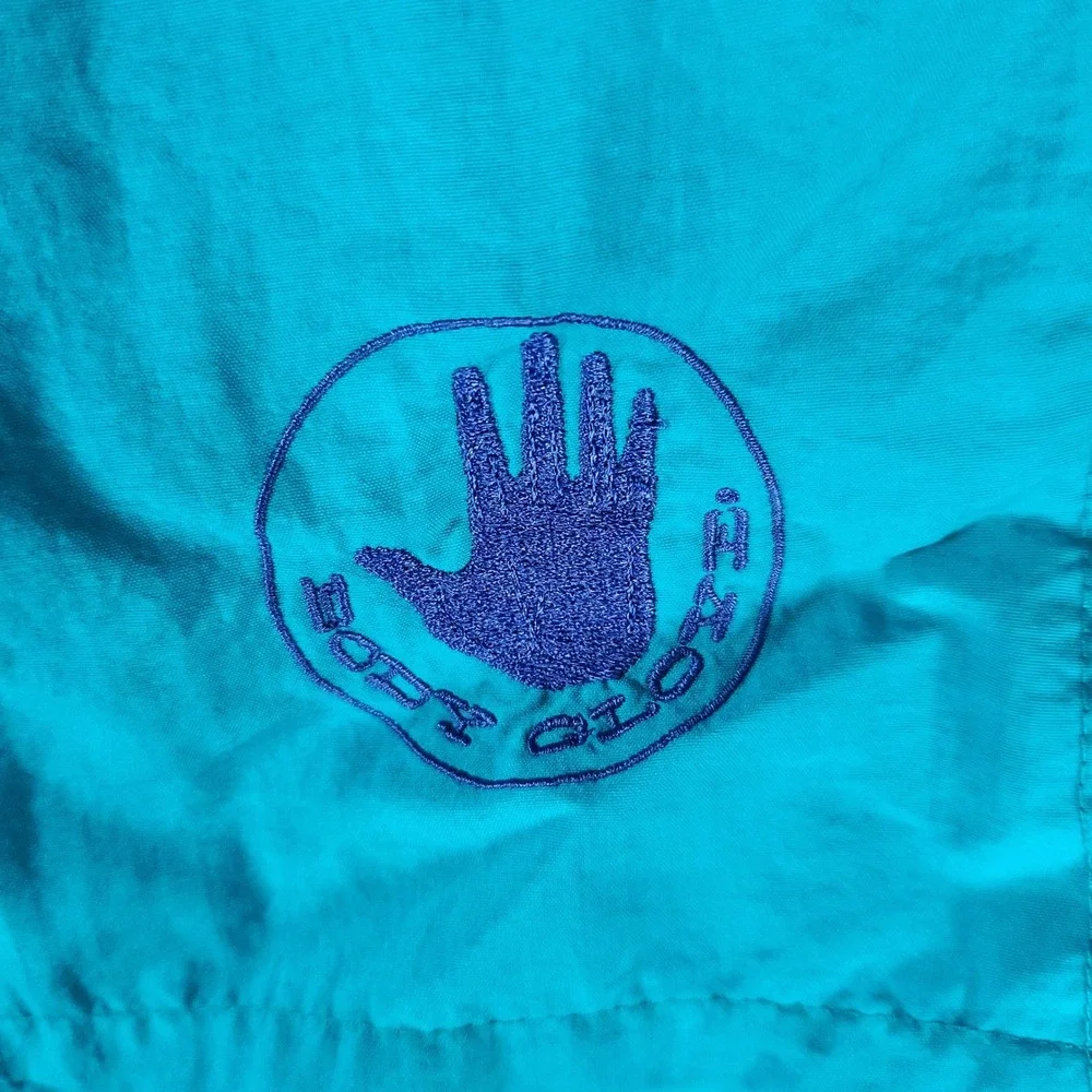 Body Glove dive into